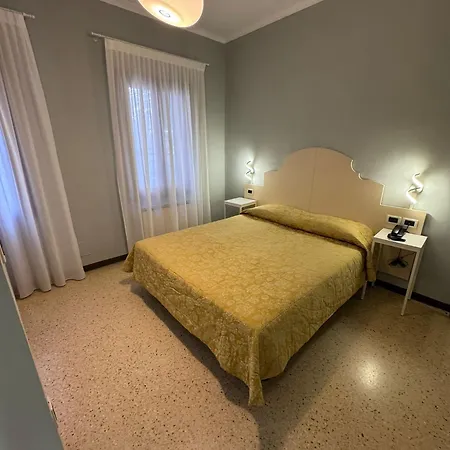Adriatico Hotel 2*