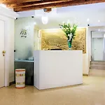 阿迪亚提克酒店 2*