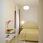 阿迪亚提克酒店 2*