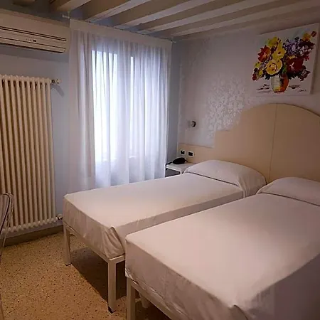Adriatico فندق 2*